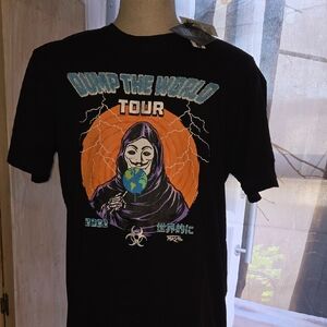 BKYS Size XL, NWT World Tour Tee